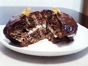 「ふっくらチョコブレッド」を使った「なんちゃってザッハトルテ」