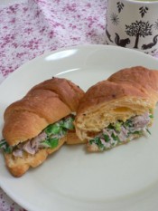 「野菜クロワッサン」を使って・・・ちょっと春を先取り。お休みの日の朝食☆