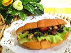 ヒジキとお豆のサンドイッチ