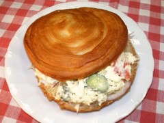 卵入りポテトサラダサンド