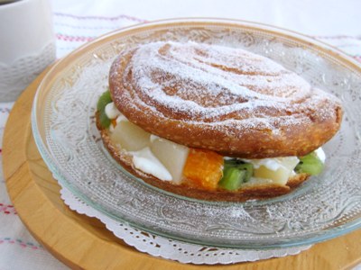 水切りヨーグルトのフルーツサンド